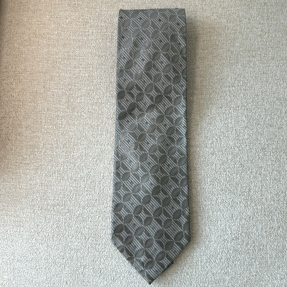 Butgatchi 100% Silk Grey Abstract Pattern Men’s Tie - Picture 11 of 11